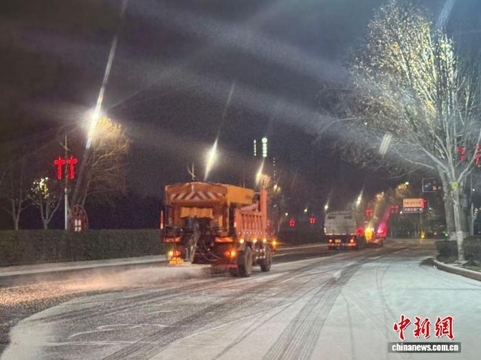 Trung Quốc hứng đợt rét đậm đầu tiên với nhiệt độ giảm sâu và tuyết rơi dày